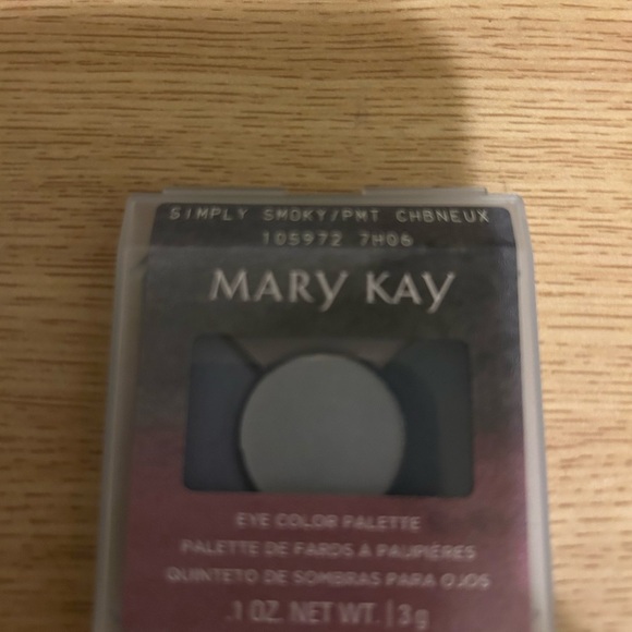Mary Kay Black and Gray Eyeshadow Palette Sleek Design - Picture 2 of 2